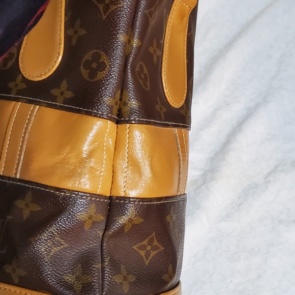 Vintage LV Bucket Bag. Paper Tag! Circa 1970s. - Picture 4 of 11